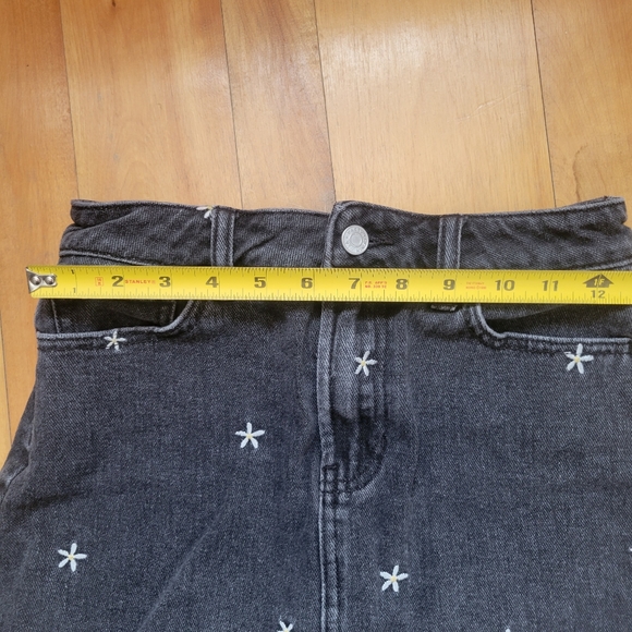 Pacsun Daisy embroidered black denim mini skirt size 24 - Picture 5 of 6